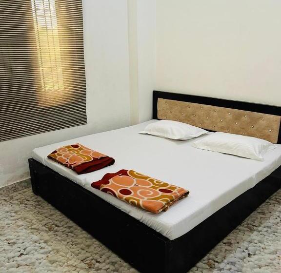 Quarto Estandar, Mishri Lal Ju Ashram