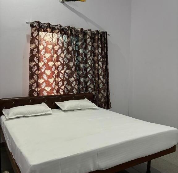 标准间, Raghunath Palace