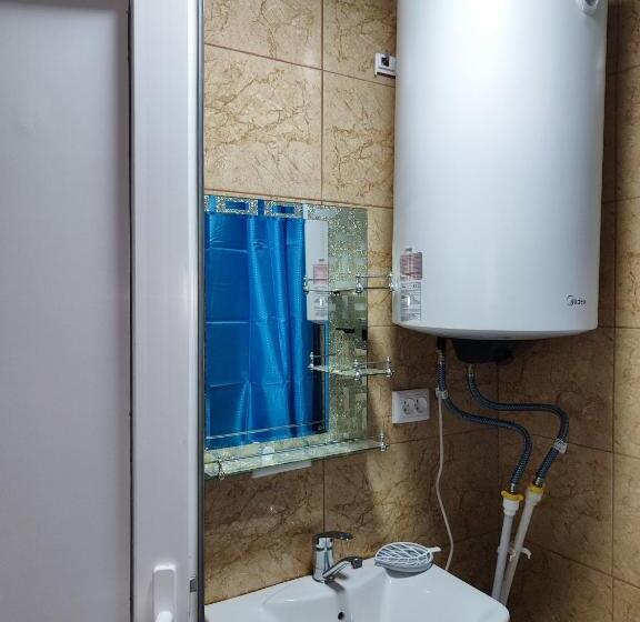 اتاق خانوادگی با چشم‌انداز کوه, Guest House Udziro