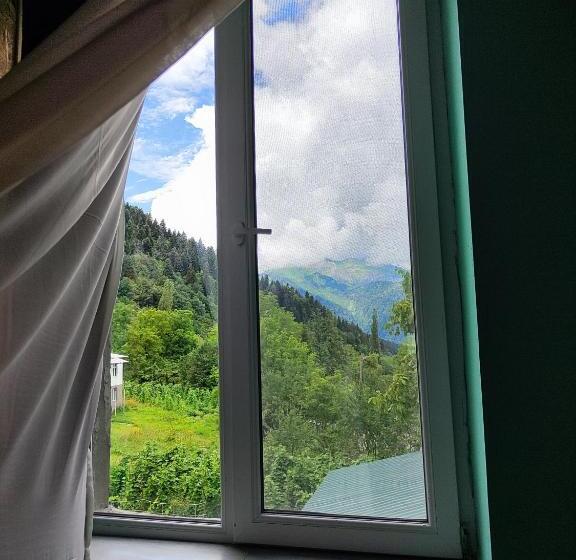 اتاق خانوادگی, Guest House Udziro