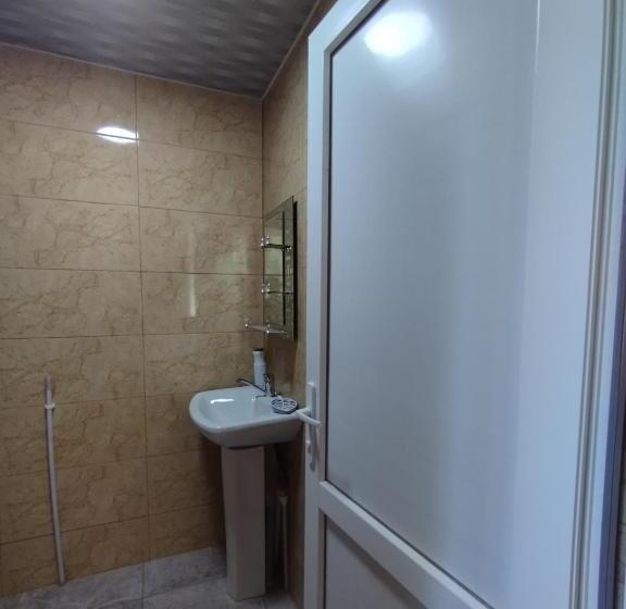اتاق استاندارد سه تخته با چشم‌انداز باغ, Guest House Udziro
