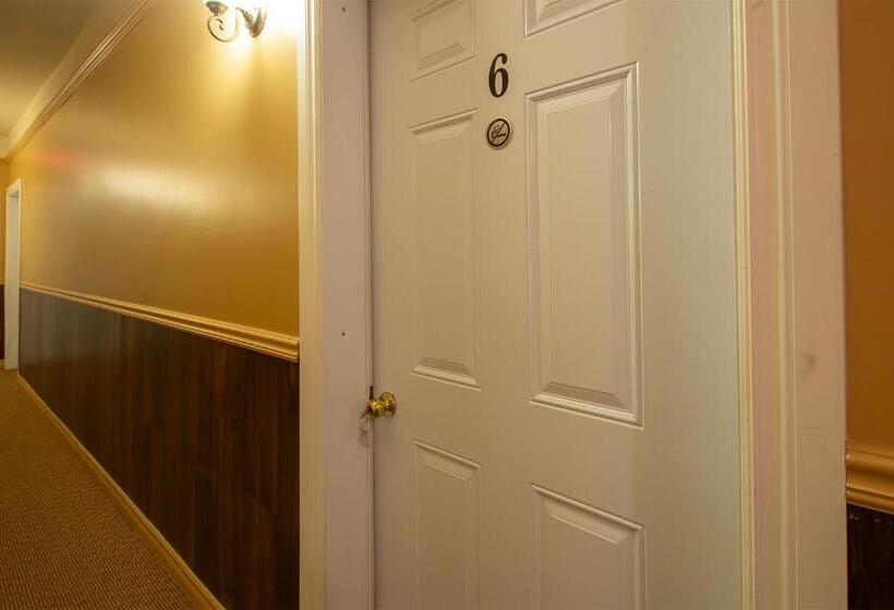 Номер Стандарт, Room In Studio   Varenne Hotel Private Double Room 5   A16