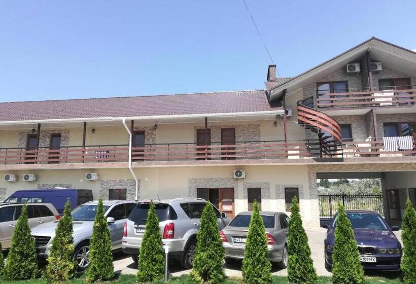 اتاق استاندارد سه نفره, Grand