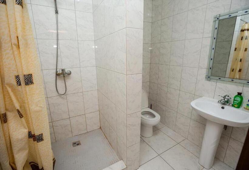 اتاق استاندارد سه نفره, Grand