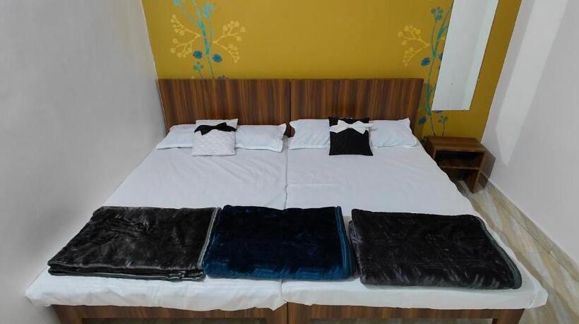 Standardrum, Tara Guest House