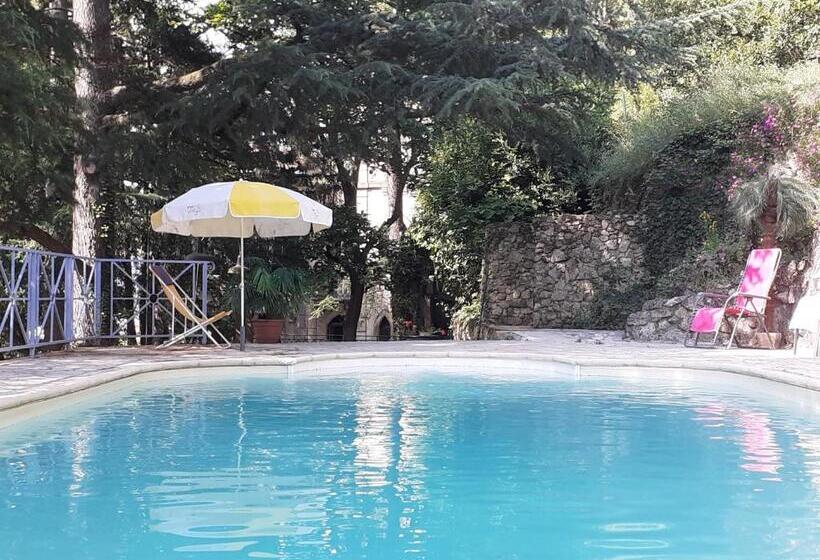 اتاق خانوادگی با چشم‌انداز باغ, Loft La Terrasse 2 à 6 Personnes Piscine Local Vélo