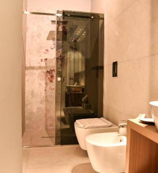سوییت با چشم‌انداز دریا, Uefio   Luxury Suites