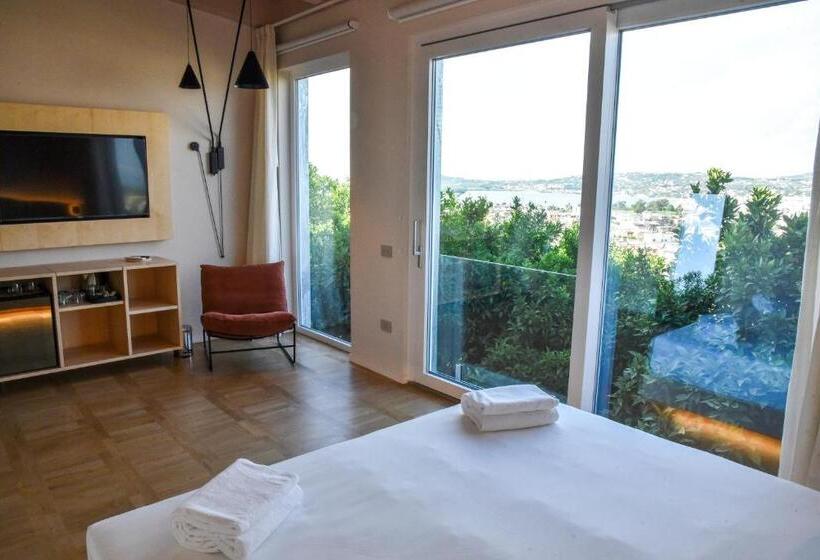 سوییت با چشم‌انداز دریا, Uefio   Luxury Suites