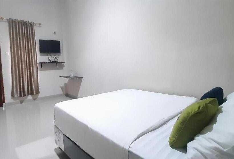 Номер Deluxe, Urbanview Hotel Fira Syariah Muara Enim By Reddoorz