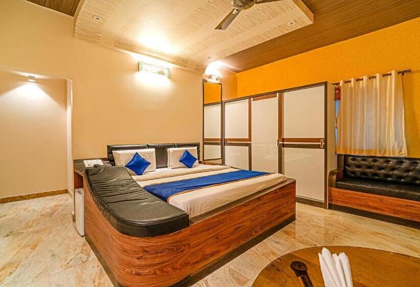 Номер Стандарт Трехместный, Fabhotel Prime The Venue By Seasons Suites