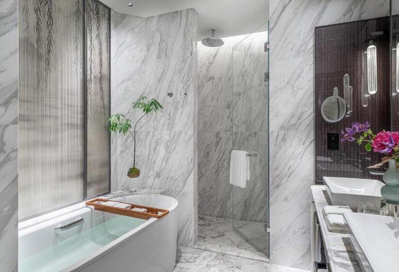 Номер Deluxe Вид на Канал, Four Seasons Hotel Hangzhou At Hangzhou Centre