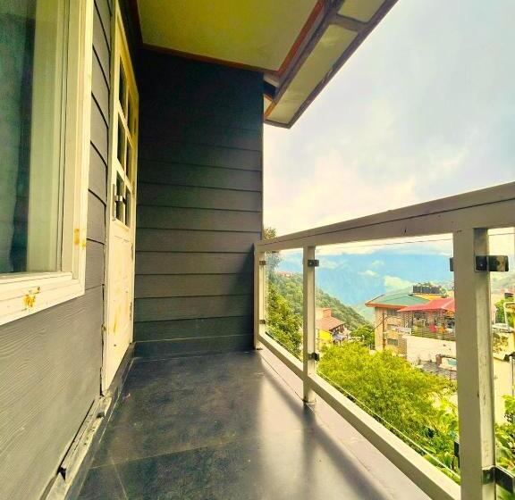 디럭스 룸, Dwaper Palace Near Mall Road With Parking