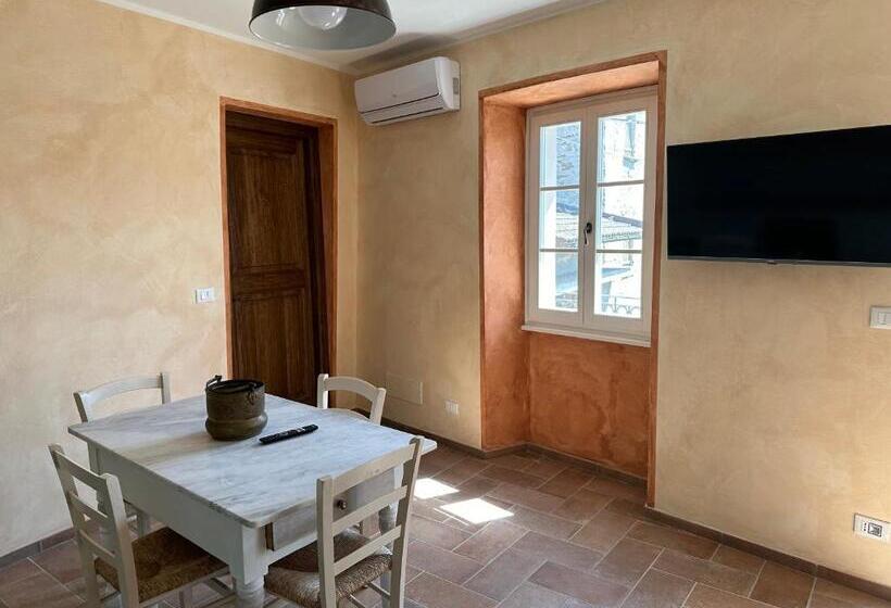 带阳台的三人标准间, Nel Caruggio   B&b