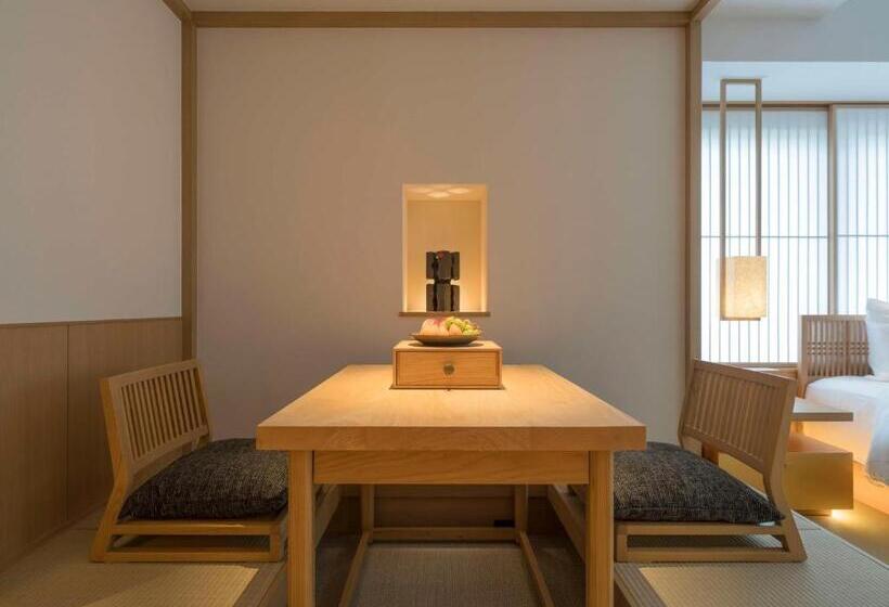 디럭스 룸 킹사이즈 침대, Banyan Tree Higashiyama Kyoto