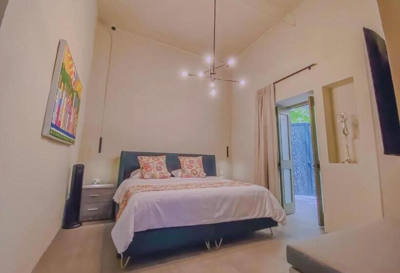 اتاق لوکس, Casa Sta Ines