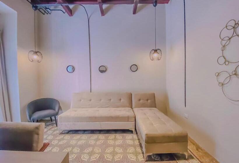 سوییت, Casa Sta Ines