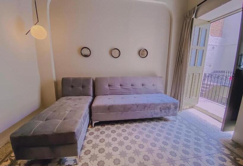 اتاق خانوادگی, Casa Sta Ines