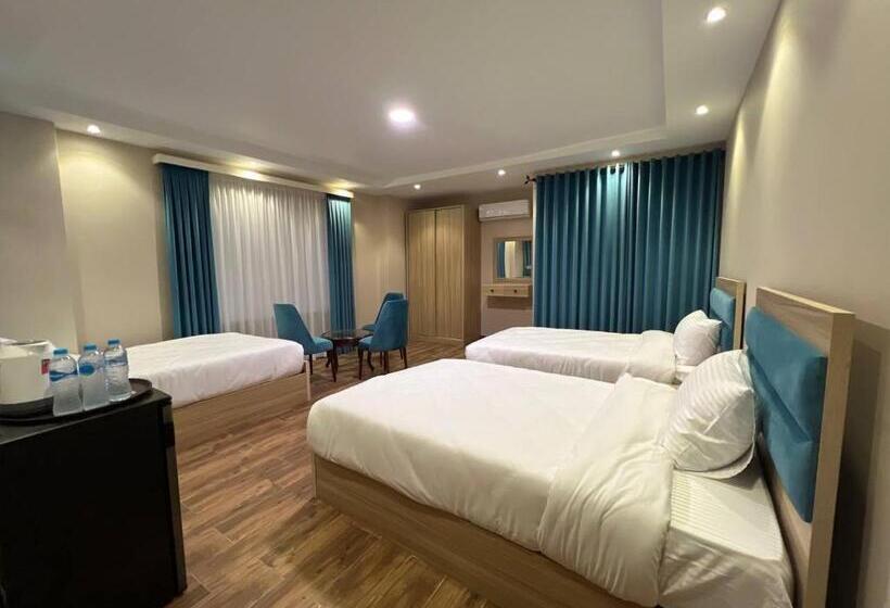 اتاق استاندارد با چشم‌انداز شهر, Pulse Pyramids