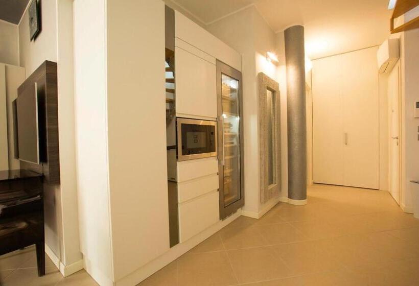 1 Bedroom Apartment Lake View, Lakeview Verdi Apartment