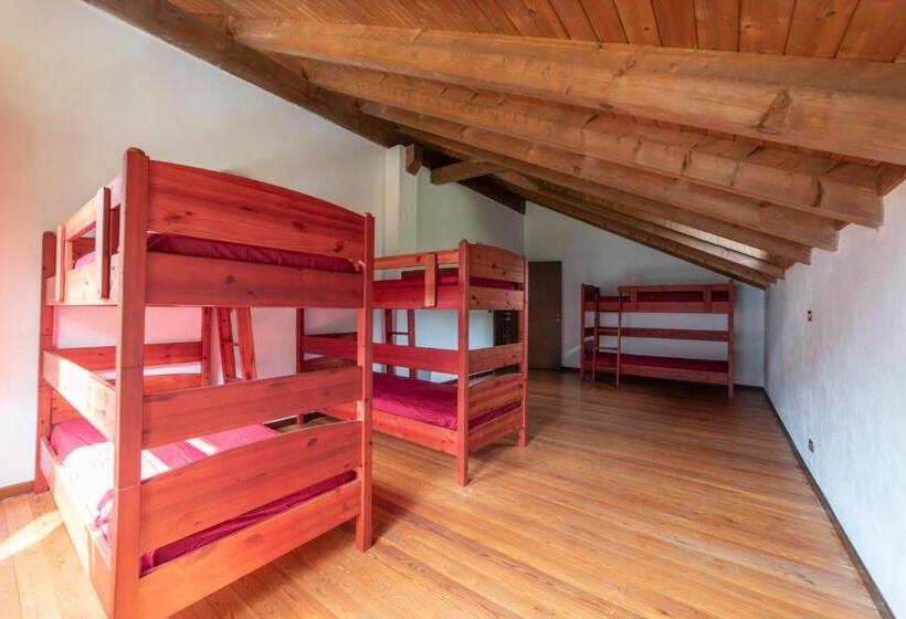 سرير فى غرفة مشتركه, Rifugio Parpinasca