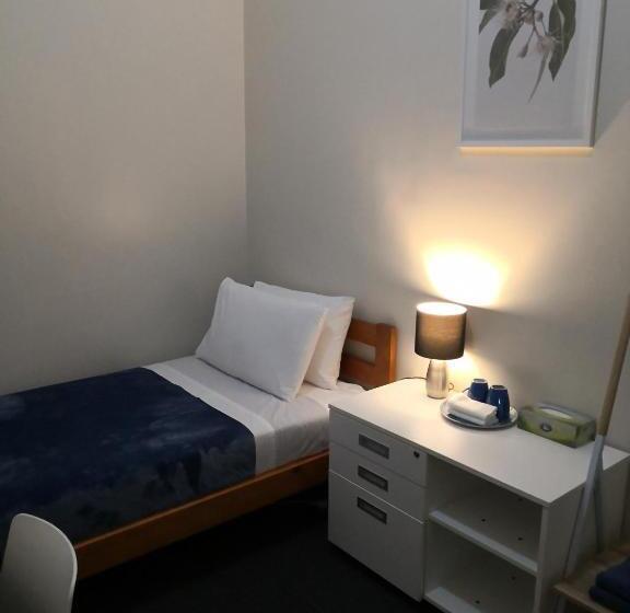 Standard Egyágyas Szoba, Oceanic Hostel