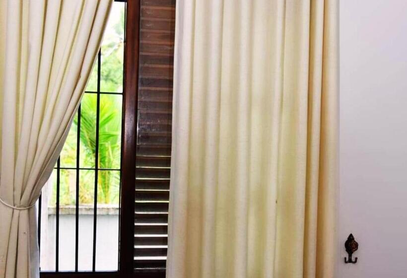 חדר דלוקס, Anuradhapura Peacock Garden Holiday Bungalow