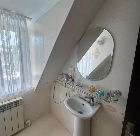 带大床的标准间, дом вдали от дома Sky Village