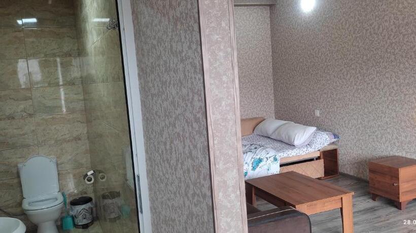 استودیو استاندارد با چشم‌انداز, Motel