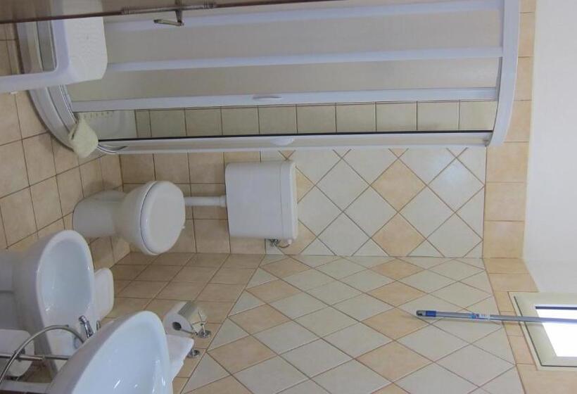 اتاق لوکس با چشم‌انداز باغ, B&b Oasi