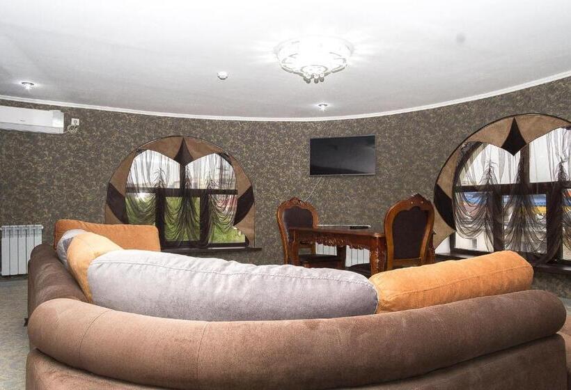 استودیوی لوکس, Salut Hotel Almaty