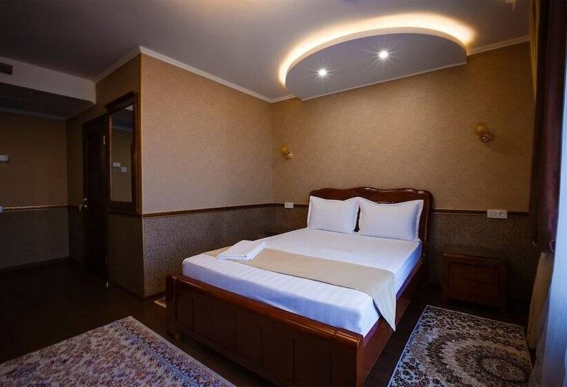 سوییت جونیور, Salut Hotel Almaty