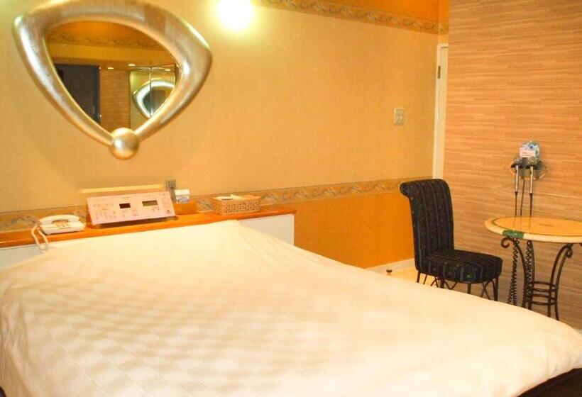 Quarto Economy, Large   Adults Only