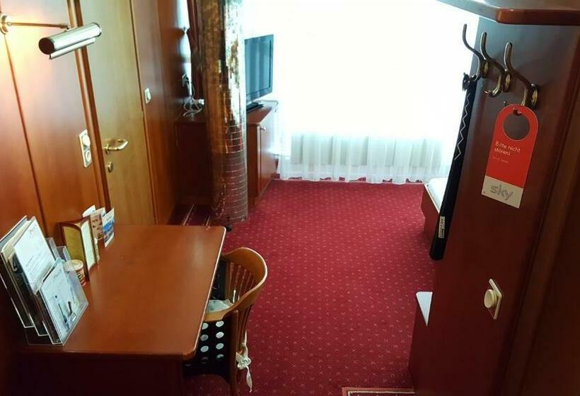 חדר סטנדרט יחיד, Paul S