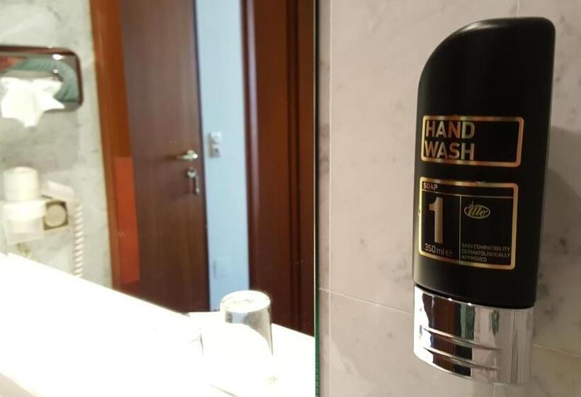 סוויטת ג'וניור, Paul S