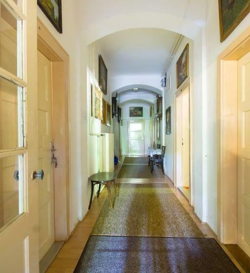 Семейный Номер, Bendegúz Villa