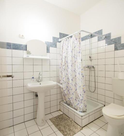Номер Стандарт, Bendegúz Villa