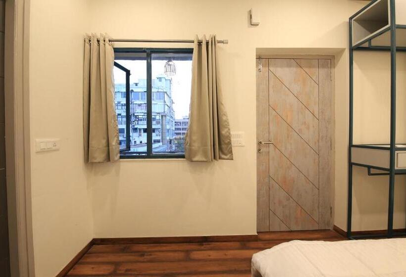 标准间带阳台, Blue Beds Hostel