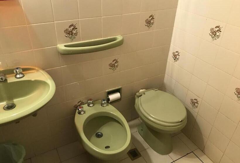 חדר סטנדרט לשלושה, Antares