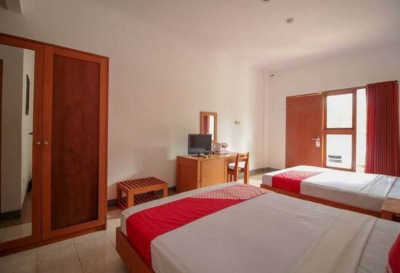 Номер Deluxe, Reddoorz Plus At Hotel Sofia Pangandaran