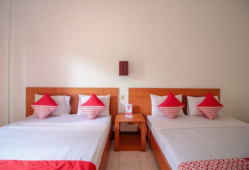 Номер Deluxe, Reddoorz Plus At Hotel Sofia Pangandaran