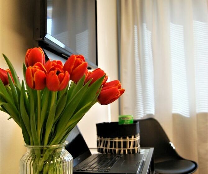 Quarto Standard Casa de Banho Partilhada, The Rooms Airport   20rooms