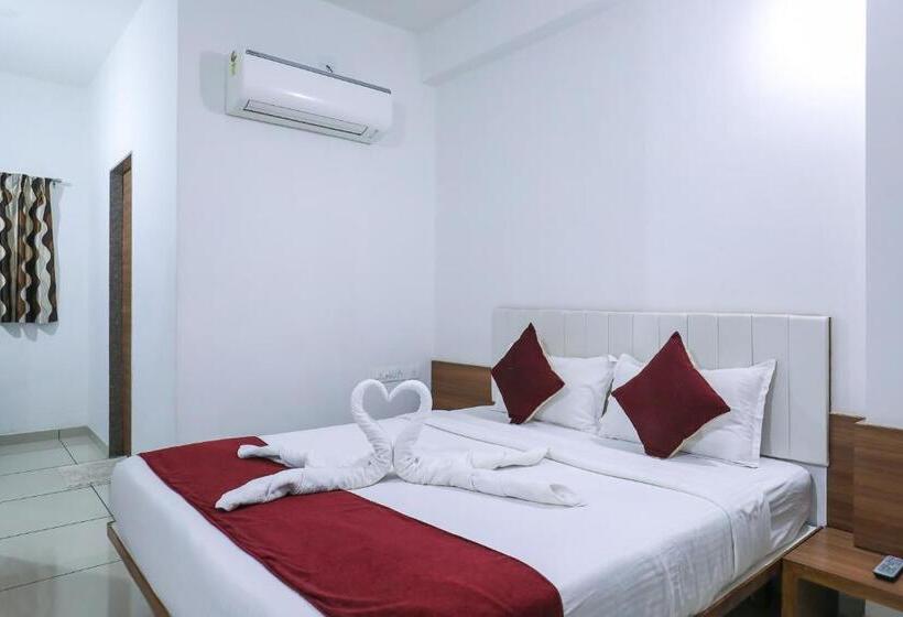 اتاق سوپریور با تخت بزرگ, Ashray Inn Express