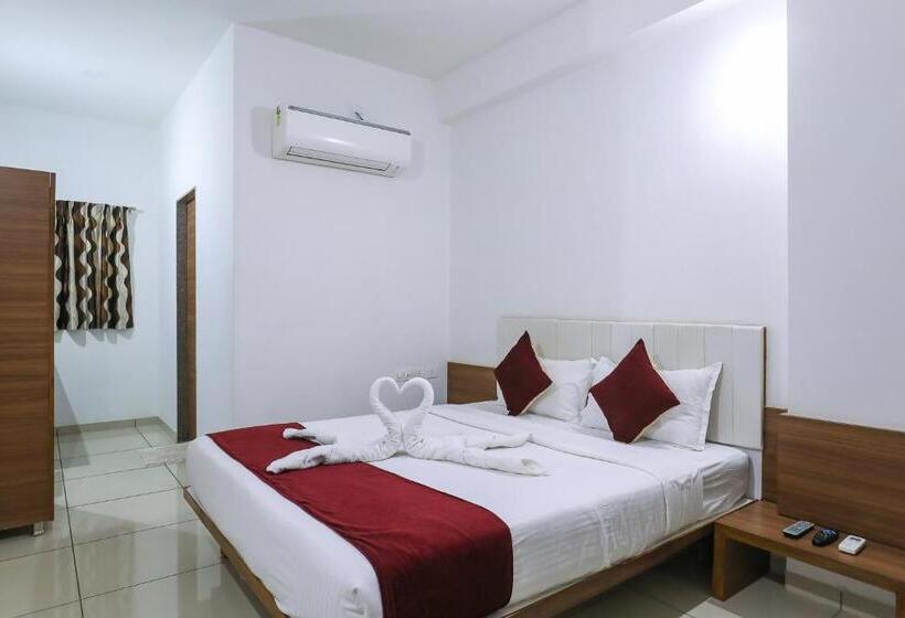 اتاق سوپریور با تخت بزرگ, Ashray Inn Express