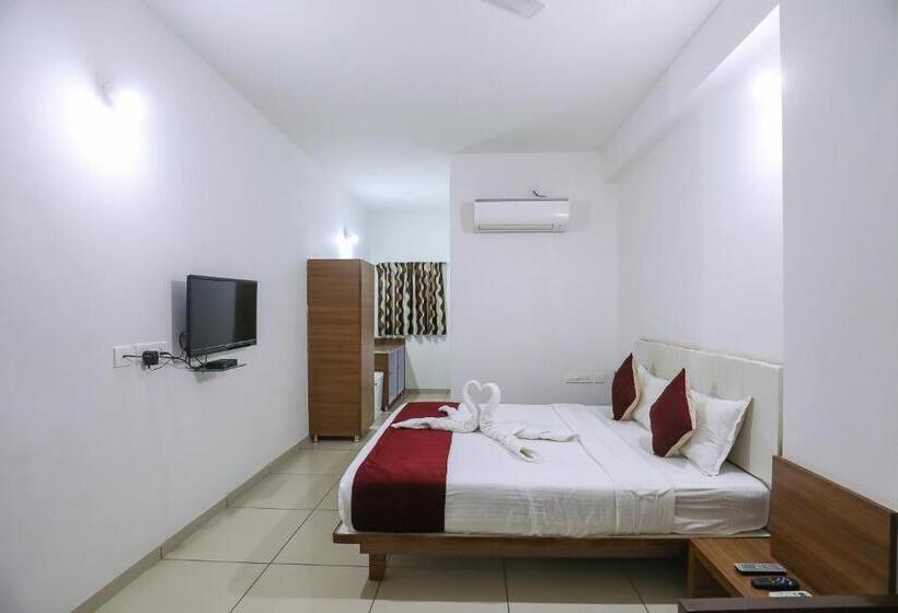 اتاق سوپریور با تخت بزرگ, Ashray Inn Express