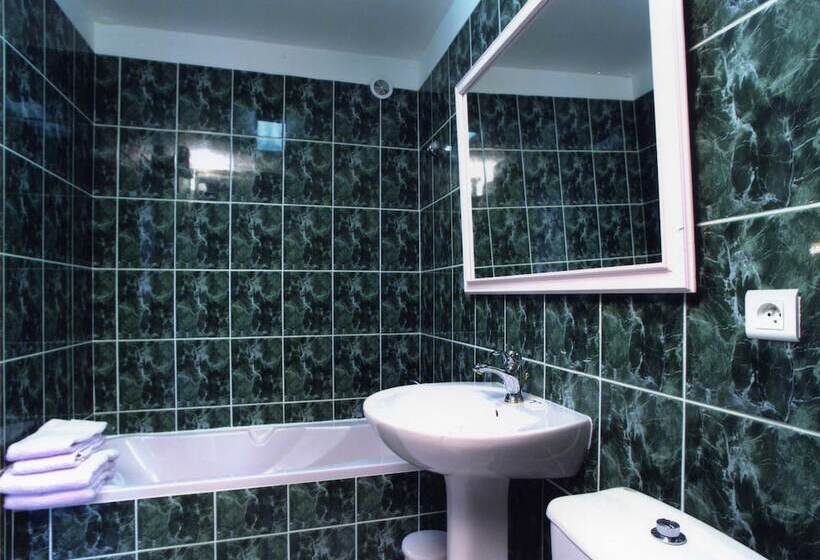 Номер Стандарт, Hôtel Le Prieuré