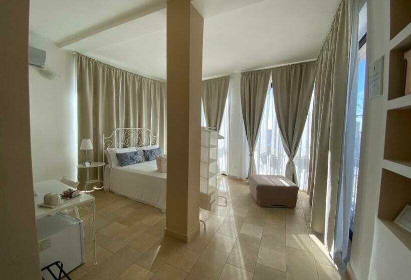 اتاق استاندارد با چشم‌انداز دریا, Regina Margherita B&b