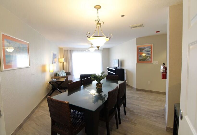 سوئیت با تخت بزرگ, The Grand Caymanian Resort