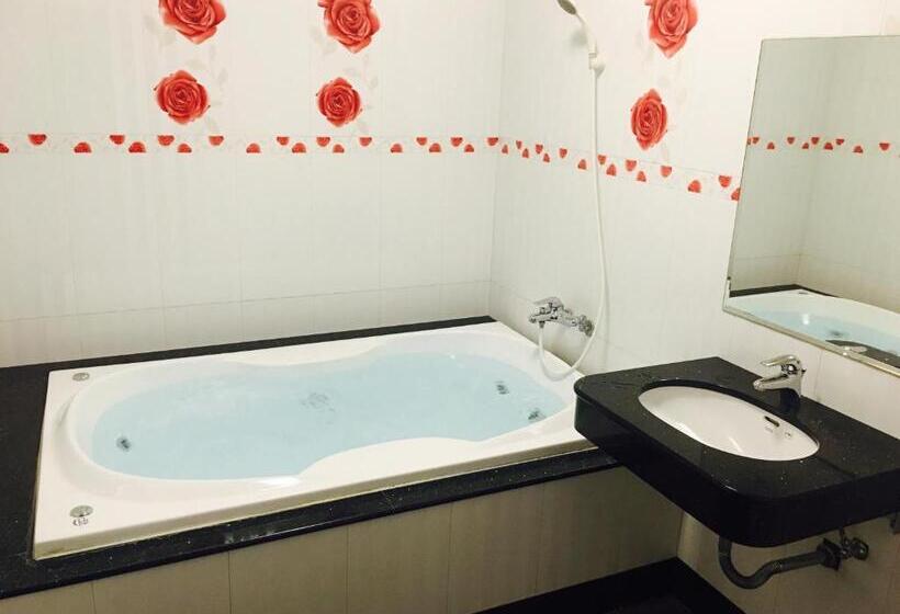 اتاق استاندارد با وان آب گرم, Songfeng Xiuxian Homestay