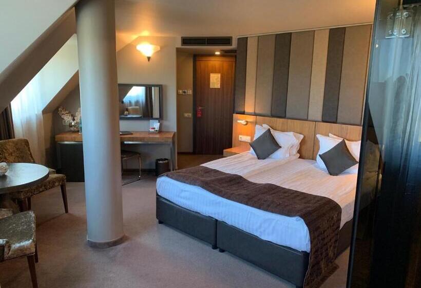 Номер Deluxe, All Seasons Residence Hotel   Free Parking
