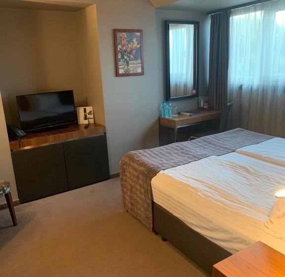 Номер Superior, All Seasons Residence Hotel   Free Parking